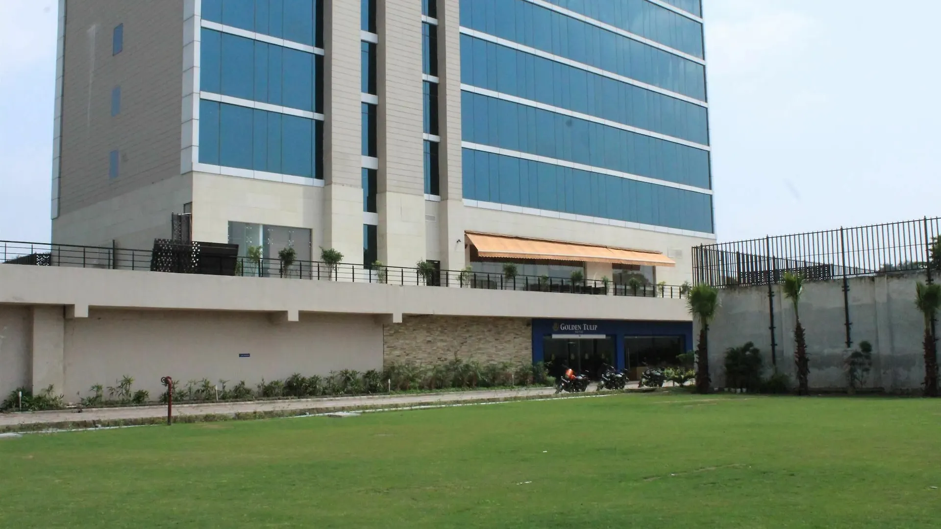 Golden Suites Gurgaon Inde Hotels 4*,