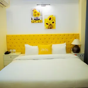 Отель Lime Tree Luxury - Service Near Artemis Hospital ,gurgaon, Гургаон